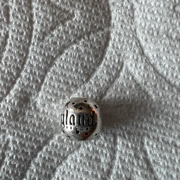 Disneyland charm - Picture 3 of 4